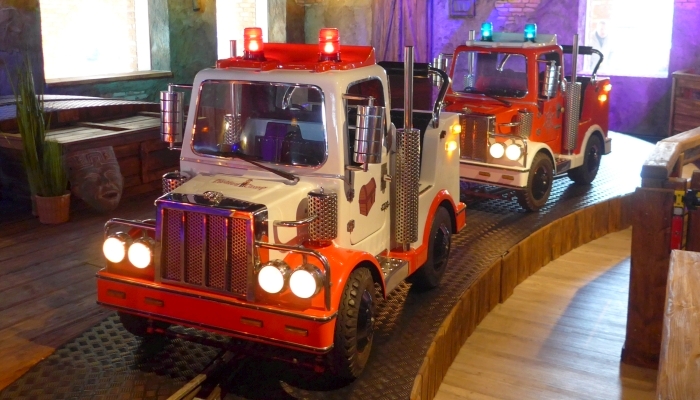 Im Beach Trucks auf Rundparcours durch das Piraten Camp