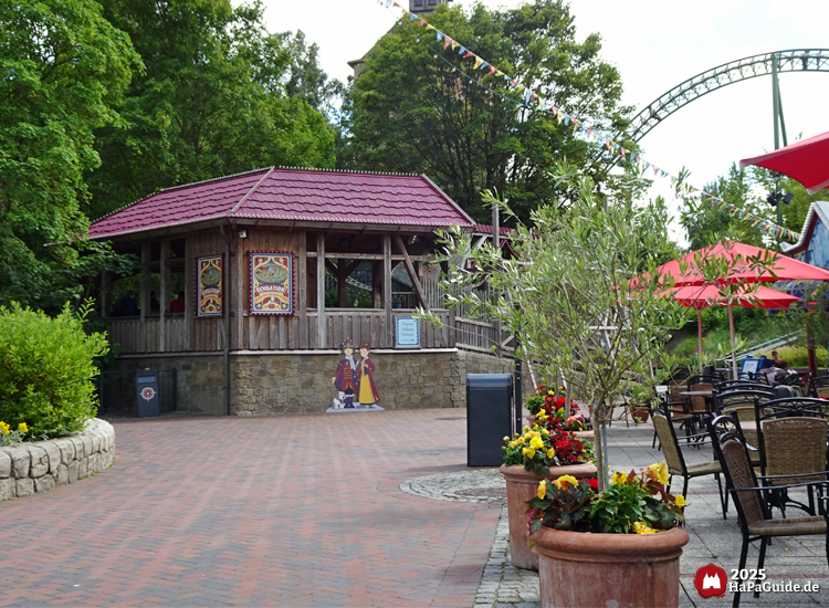 Alter Jahrmarkt - Die Station des kleinen Zaren neben der Terrasse des Ristorante L'Artista