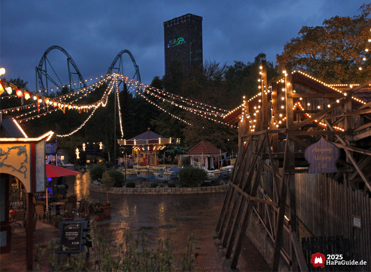 Alter Jahrmarkt - Lichterketten zwischen kleinem Zar und Pizzeria