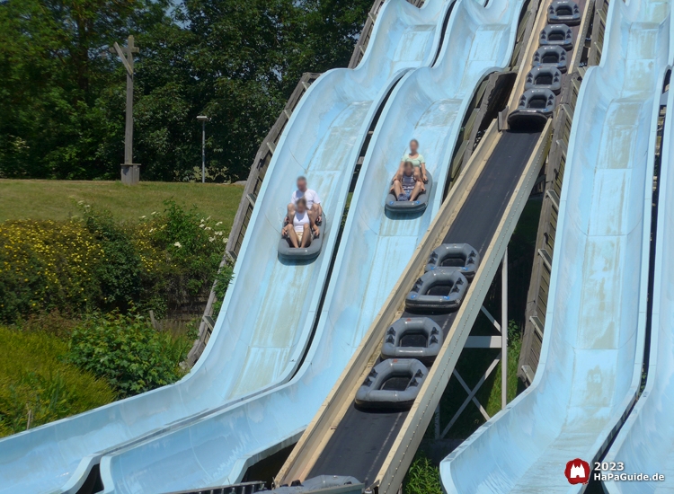 Barracuda Slide - Boote auf der Abfahrt