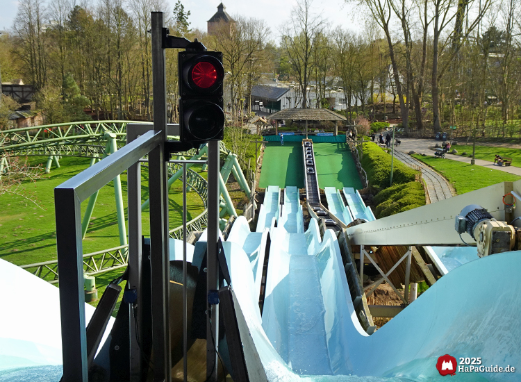 Barracuda Slide - Wellenbahnen hinter Startampel
