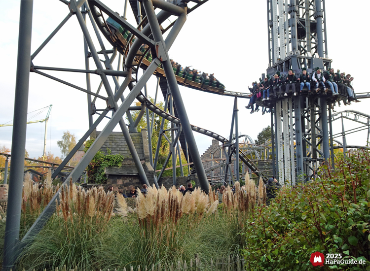 Bezauberndes Britannien - Nessie umkreist den Highlander