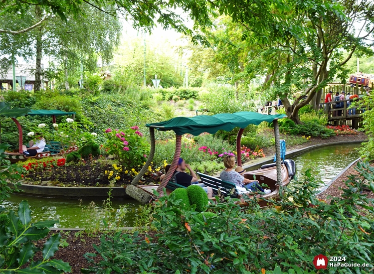 Blumenmeerbootsfahrt - Boote in Kurve