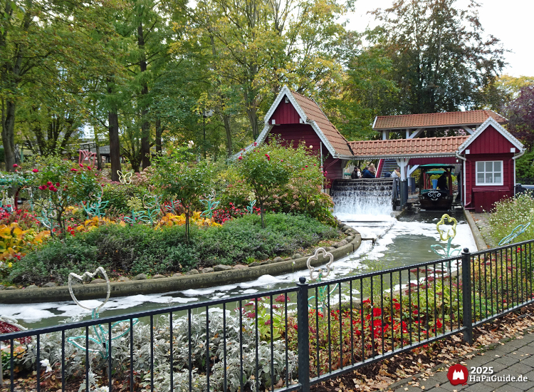 Blumenmeerbootsfahrt - Die Station im herbstlichen Kleid