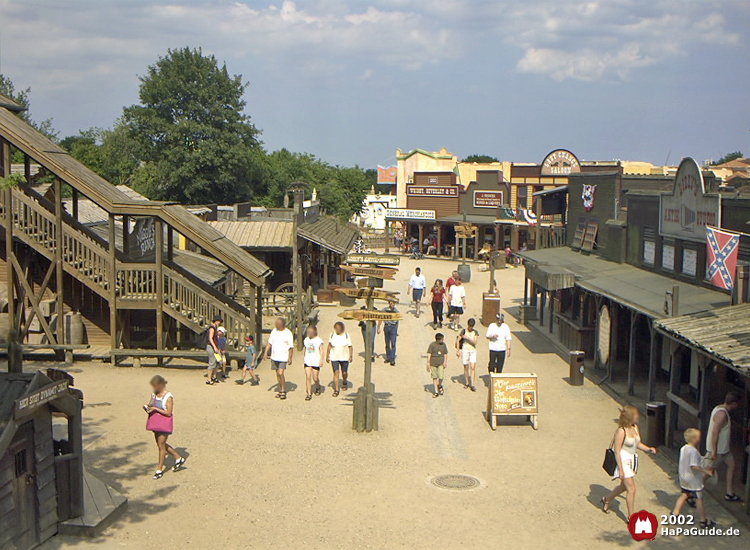 Blick durch die Main Street von Bonanza City im Hansa-Park