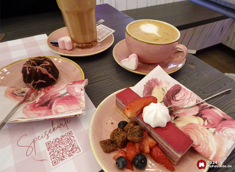 Café Rosa - Gugelhupf, Kuchenstreifen, Cappuccino