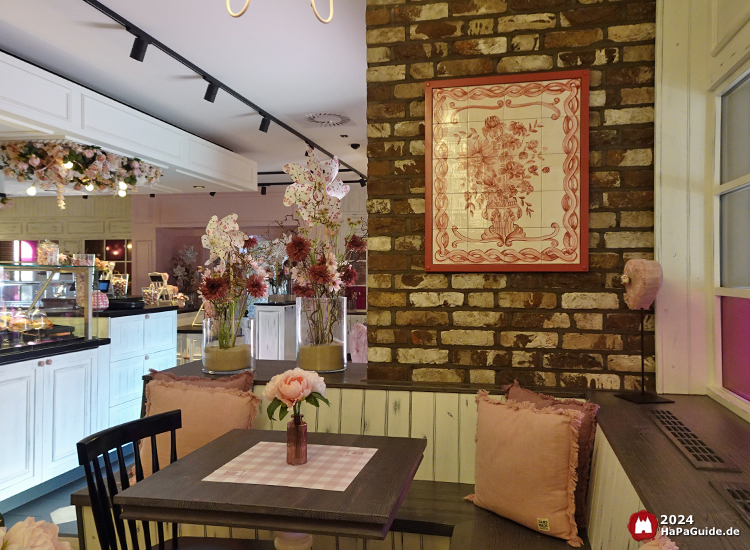 Café Rosa - Steinwand mit Bild