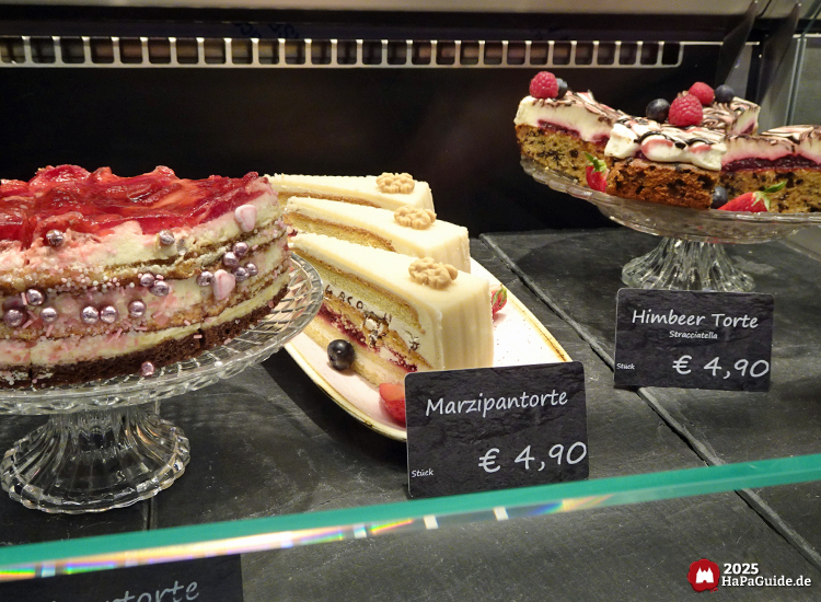 Café Rosa - Marzipan- und Himbeertorte