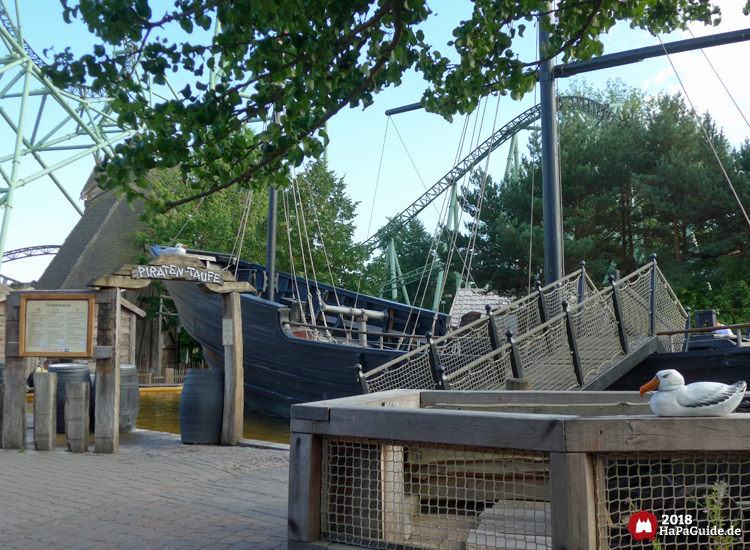 Caravelle Ni&ntilde;a - Zugang neben der Piratentaufe