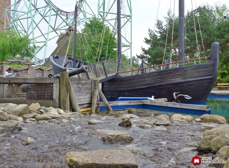 Caravelle Ni&ntilde;a - Schiff hinter Flussbett