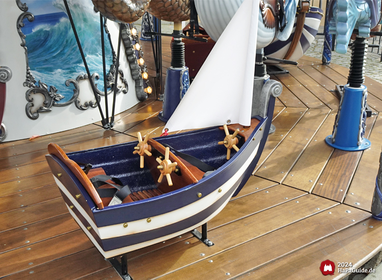 Carrousel Baltique - Kleines Boot mit drei Steuerrudern
