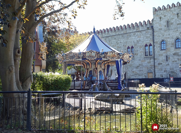 Carrousel Baltique - Das kleine Karussell vor dem gewaltigen Palacio de Braga