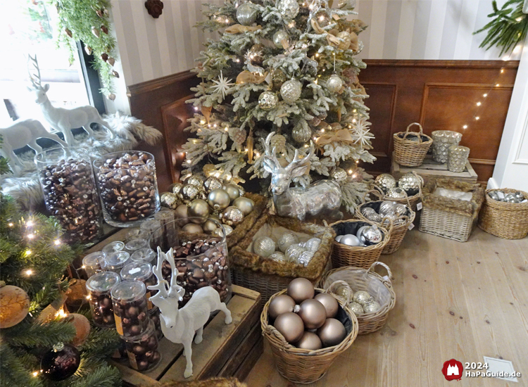 New Lübeck Christmas Shop - Silberne und braune Weihnachtsdekoration