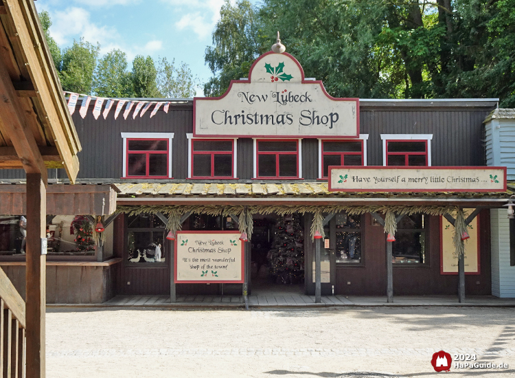New Lübeck Christmas Shop - Holzgebäude von außen