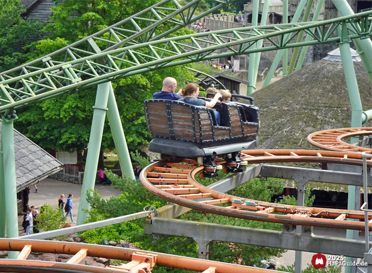 Crazy Mine - Eine Gondel durchfährt eine der Mauskurven