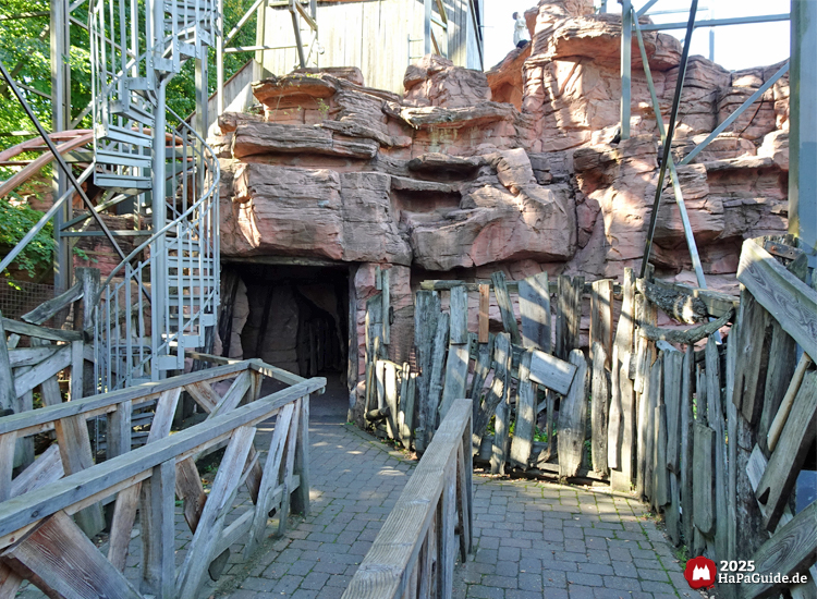 Crazy Mine - Vom Felsenstollen in den Wartebereich des Innenhofs