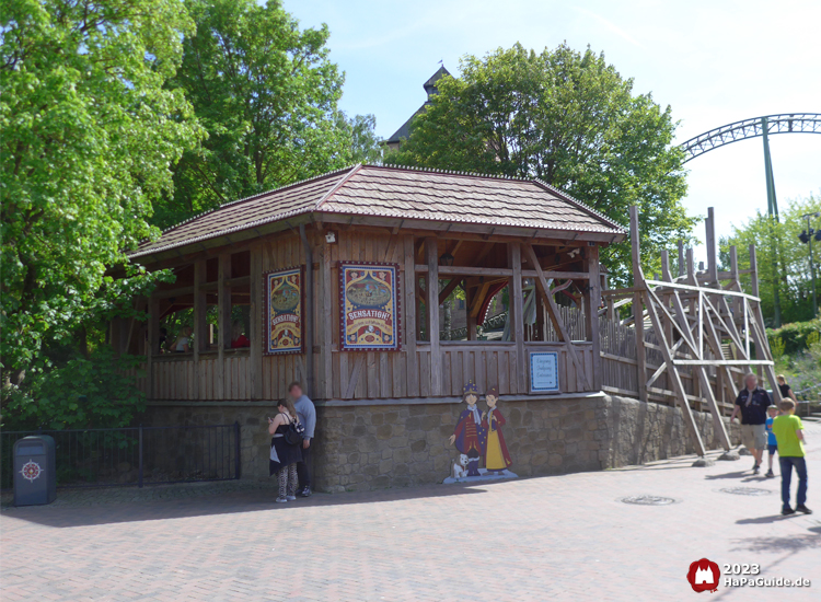 Der kleine Zar - Stationsgebäude außen