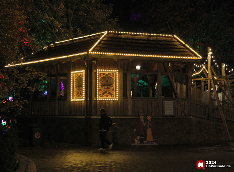 Der kleine Zar - Stationsgebäude beleuchtet