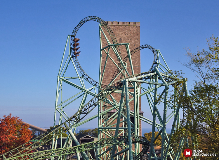 Der Schwur des Kärnan - Blick auf Turm und Herzelement