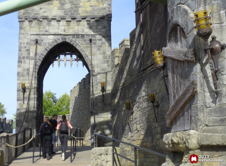 Der Schwur des Kärnan - Zugbrücke Wartebereich