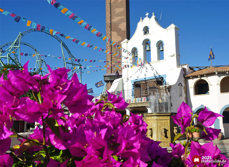 Fiesta del Mar - Die Arena del Mar und Kärnan hinter zahlreichen lila Blüten