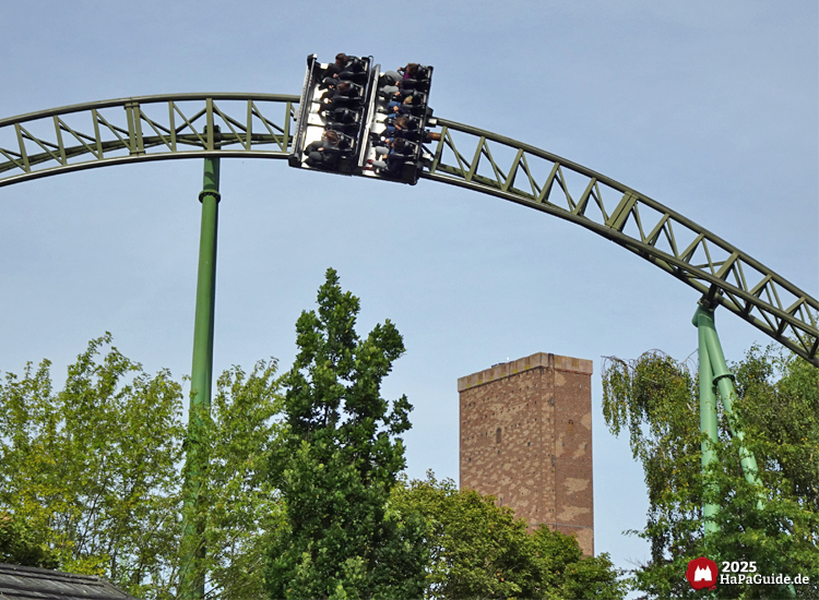 Flucht von Novgorod - Übergeneigte Kurve vor dem Kärnan-Turm