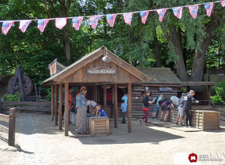 Goldmine - Gäste schürfen an den zwei Rinnen