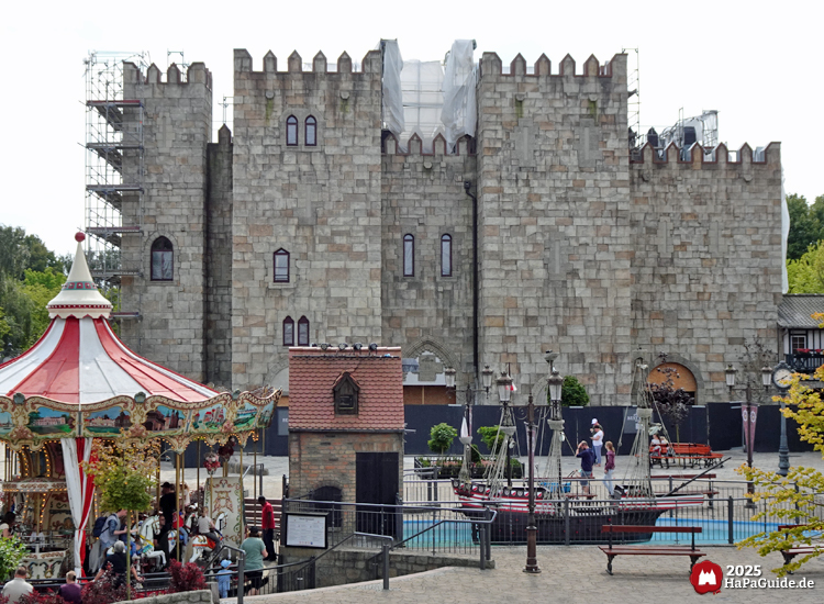 Großprojekt 202X - Frontalansicht der enthüllten Nordseite