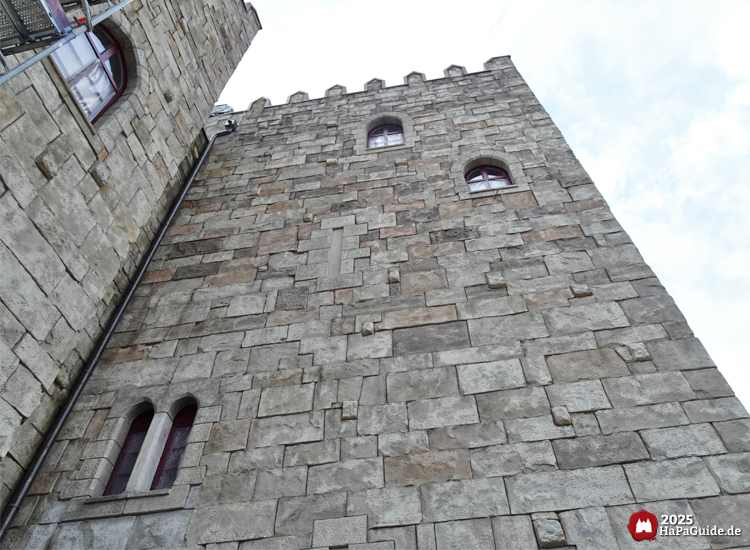 Großprojekt 202X - Blick den Turm der Nordseite nach oben