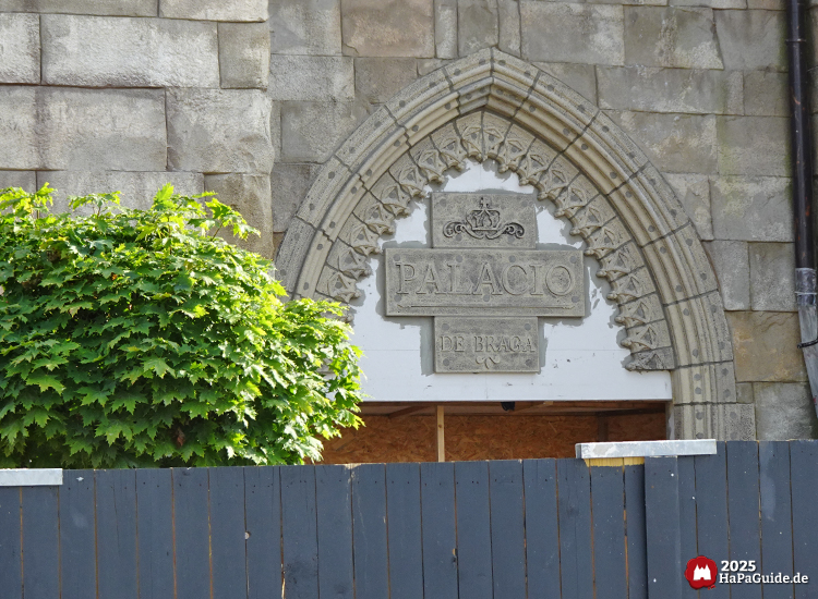 Großprojekt 202X - Logo Palacio de Braga hinter Bauzaun