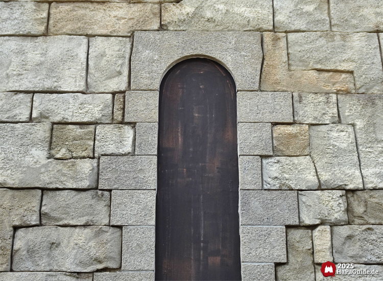 Großprojekt 202X - Fenster bemalt wie mit Holz verschlossen