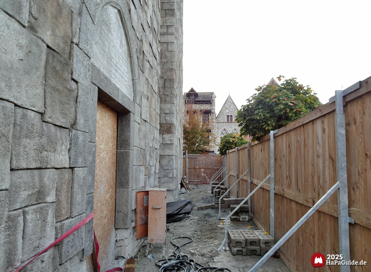 Großprojekt 202X - Arbeiten vor den Gebäudezugängen