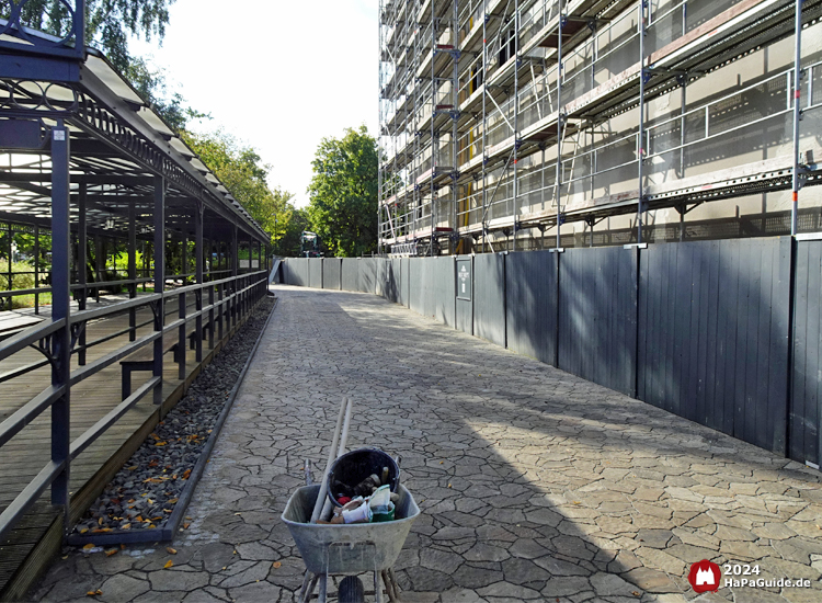 Großprojekt 202X - Neu gepflasteter Weg entlang des Hauptbahnhofs Hansa‑Park Express