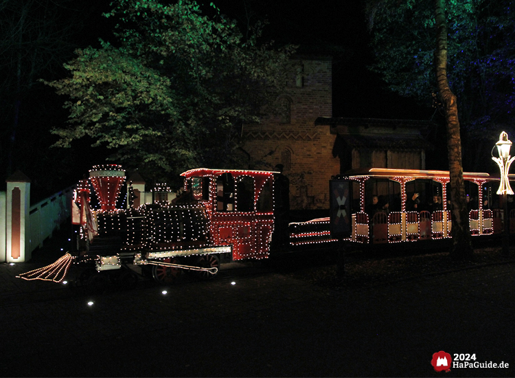 Hansa-Park Express - Lichterzug passiert dem Kreml von Novgorod