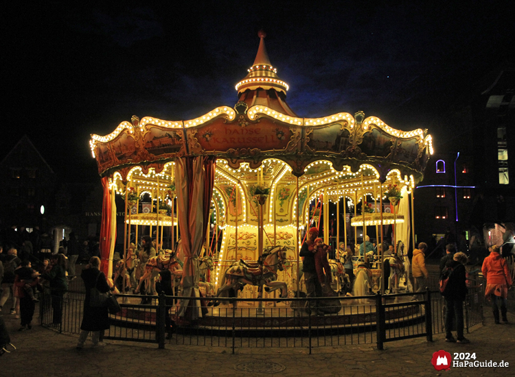 Hanse-Karussell - Warmweiß beleuchtet zum Herbstzauber am Meer