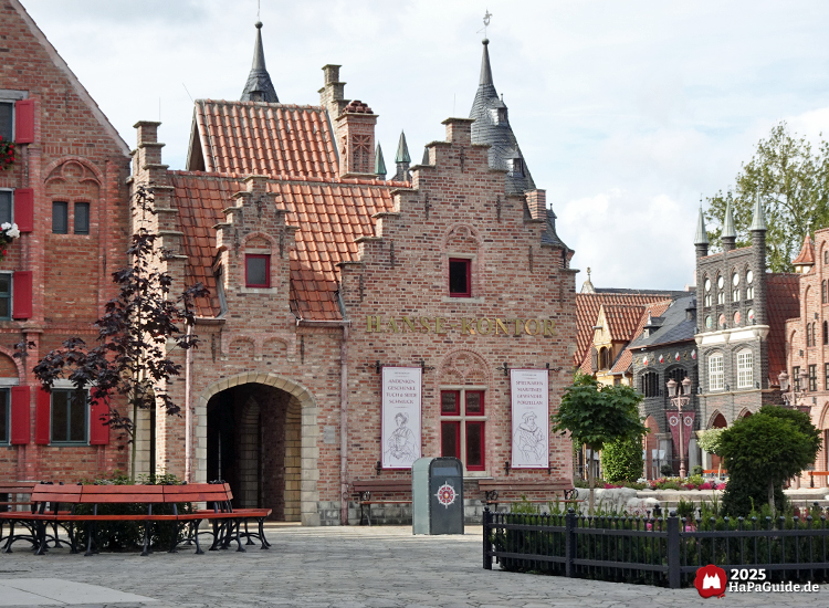 Hanse-Kontor - Eckhaus Brügge mit Banners zum Shop