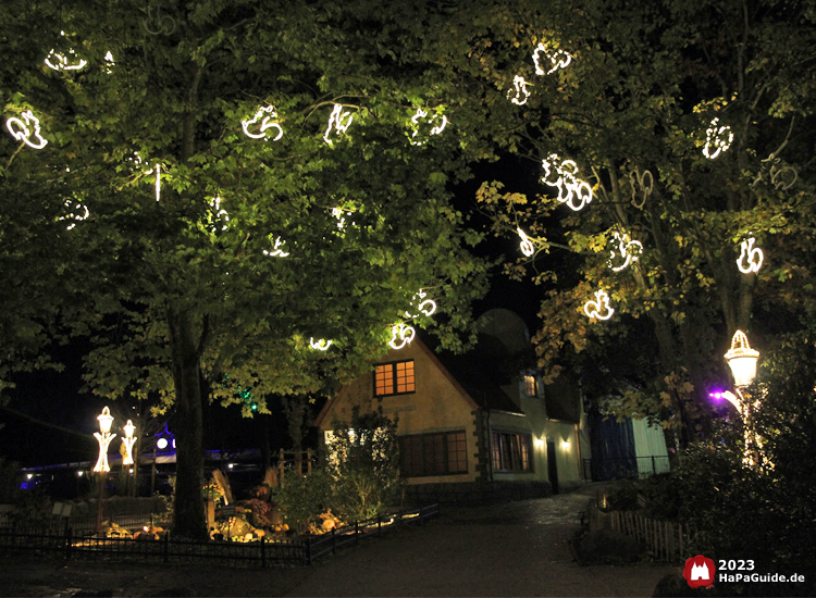 Herbstzauber am Meer - Eichhörnchen Lichtfiguren Hansa-Garten