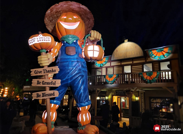 Herbstzauber am Meer - Kürbisfigur John Field in New Lübeck