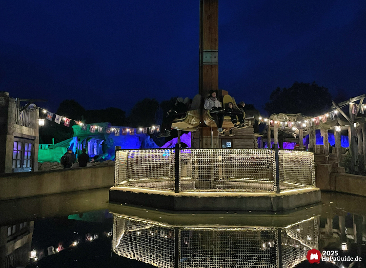 Herbstzauber am Meer - Die beleuchtete Basis von Awildas Ausguck