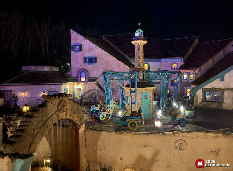 Herbstzauber am Meer - Die Barcos del Mar beleuchtet in ihrer Basis