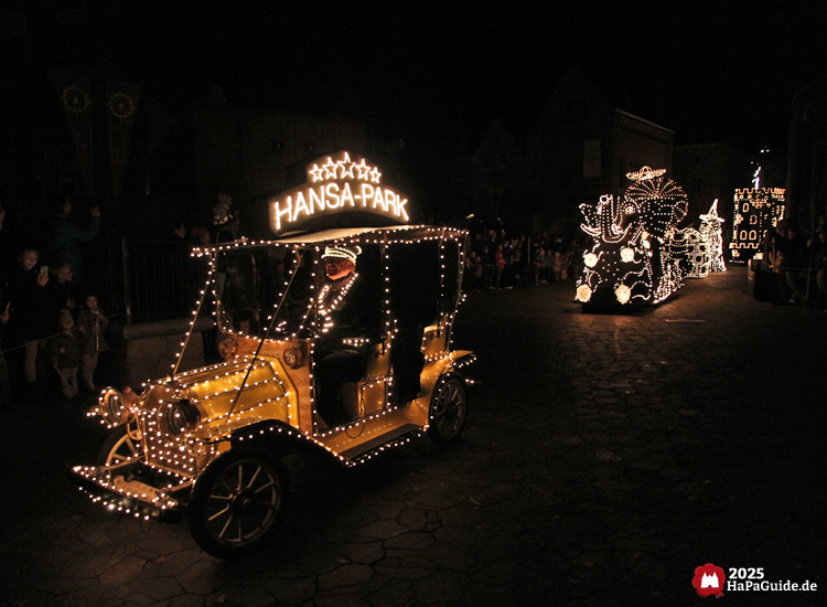 Herbstzauber am Meer - Auto mit Hansa-Park Schriftzug während der Lichterparade