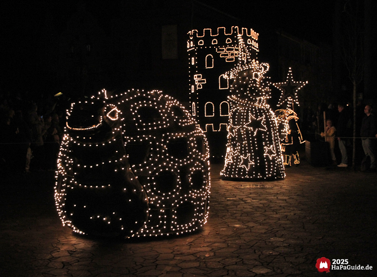 Herbstzauber am Meer - Leuchtede Schnecke und Kärnan-Turm während der Lichterparade