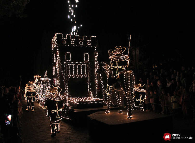 Herbstzauber am Meer - Reiter hinter dem Kärnan-Tor der Lichterparade