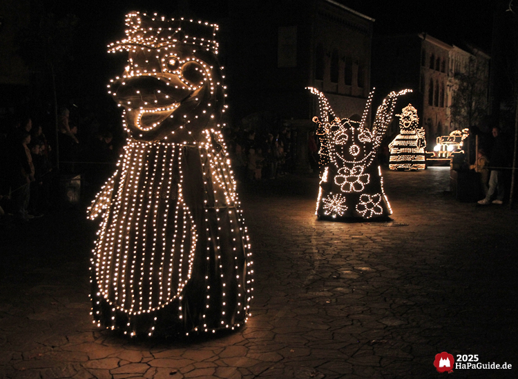 Herbstzauber am Meer - Seehund und Schmetterling als Teil der leuchtenden Lichterparade