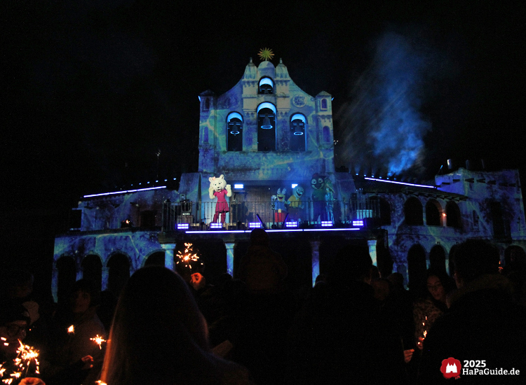 Herbstzauber am Meer - Wunderkerzen werden während der Show auf dem Plaza del Mar entzündet