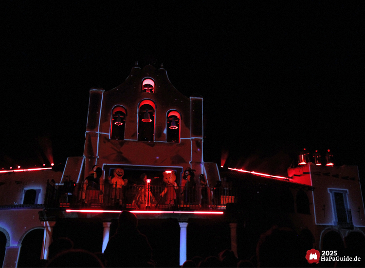 Herbstzauber am Meer - Die Arena del Mar in rotes Licht gehüllt