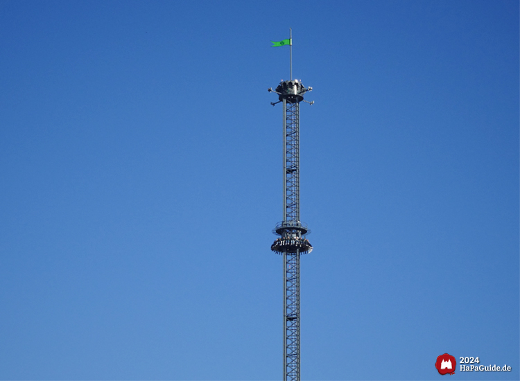 Highlander - Gondel fährt zur Turmspitze hinauf