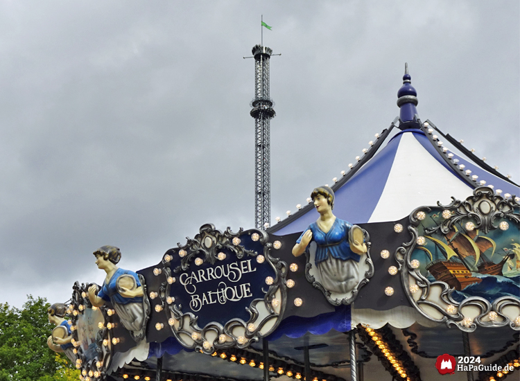 Highlander - Gyro Drop Tower hinter dem Carrousel Baltique