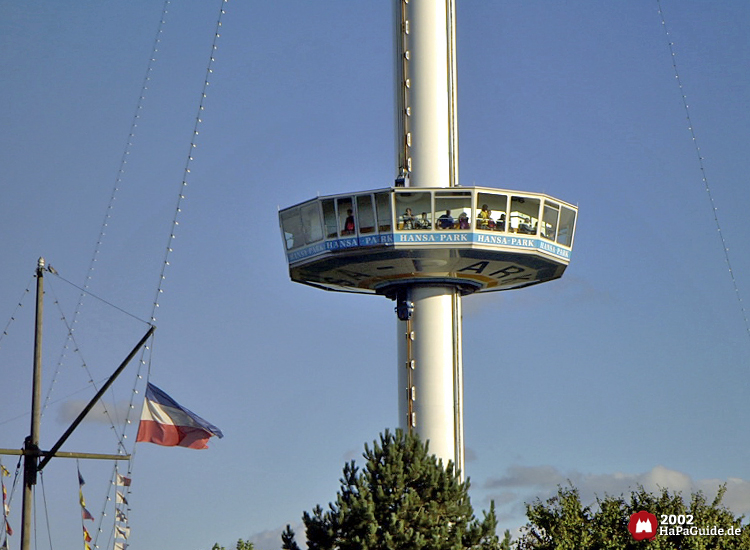 Holsteinturm - Auffahrt hinter Flaggenmast