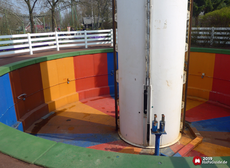 Holsteinturm - Buntes Fundament